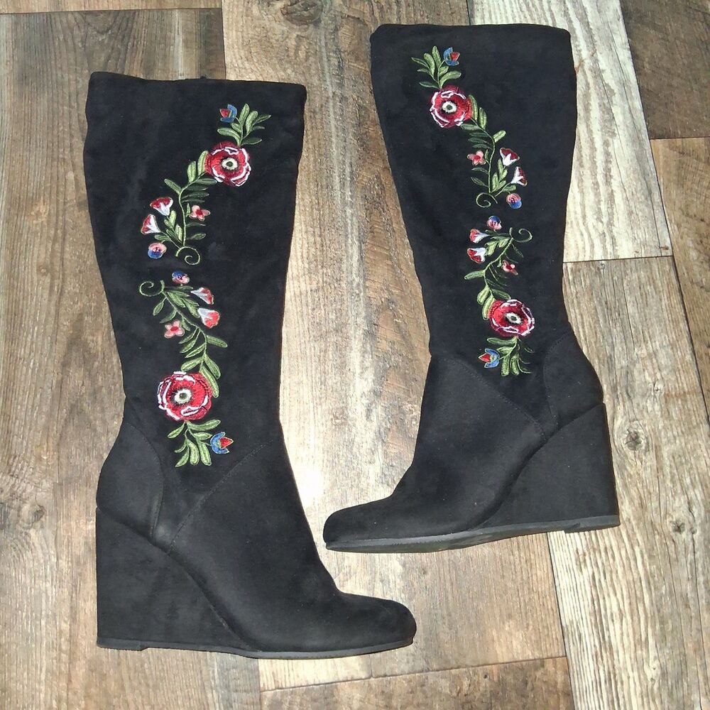 SM New York Black Faux Suede Floral Embroidered Knee High Wedge Boots Size 8m